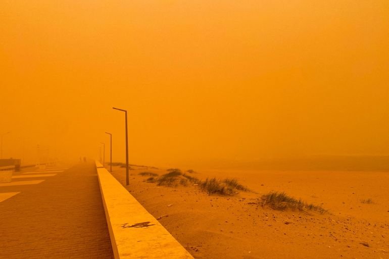 من قلب الصحراء إلى سماء 11 دولة.. كيف تحرك الغبار الليبي؟