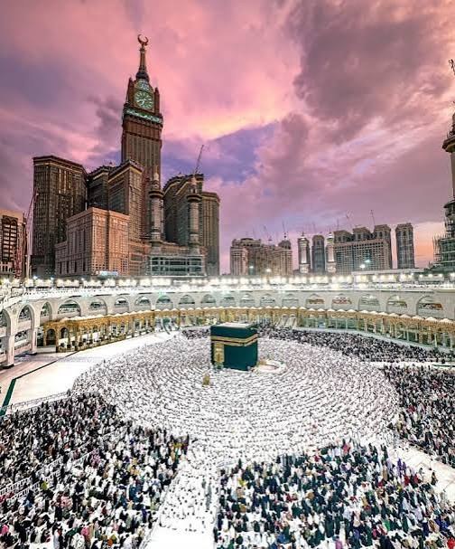 مكة المكرمة.. رمز الأمن والأمان ووحدة المسلمين، ومنها تنطلق رسائل التضامن والاستقرار.