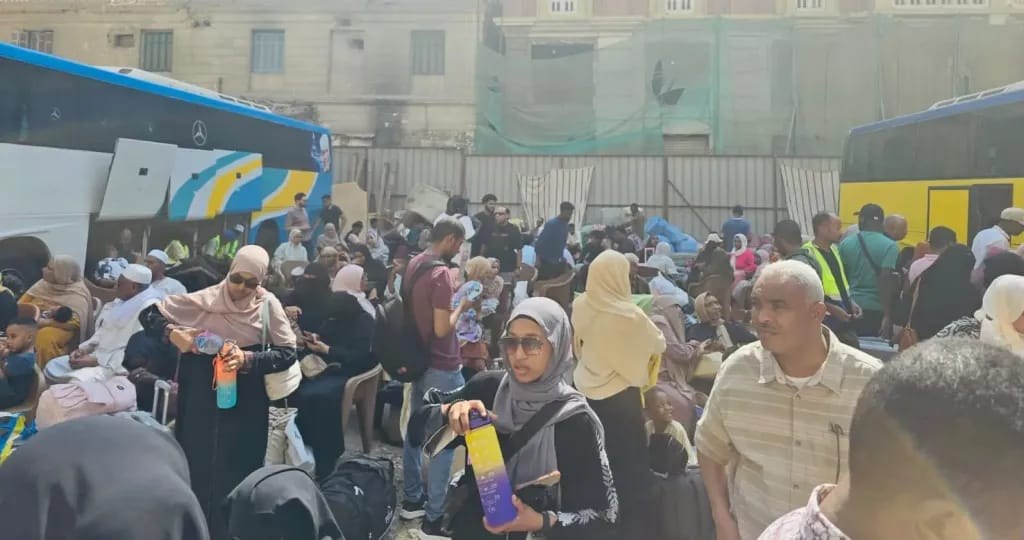 ترتيبات لتفويج 15 ألف طالب و50 أستاذاً جامعياً من مصر إلى السودان