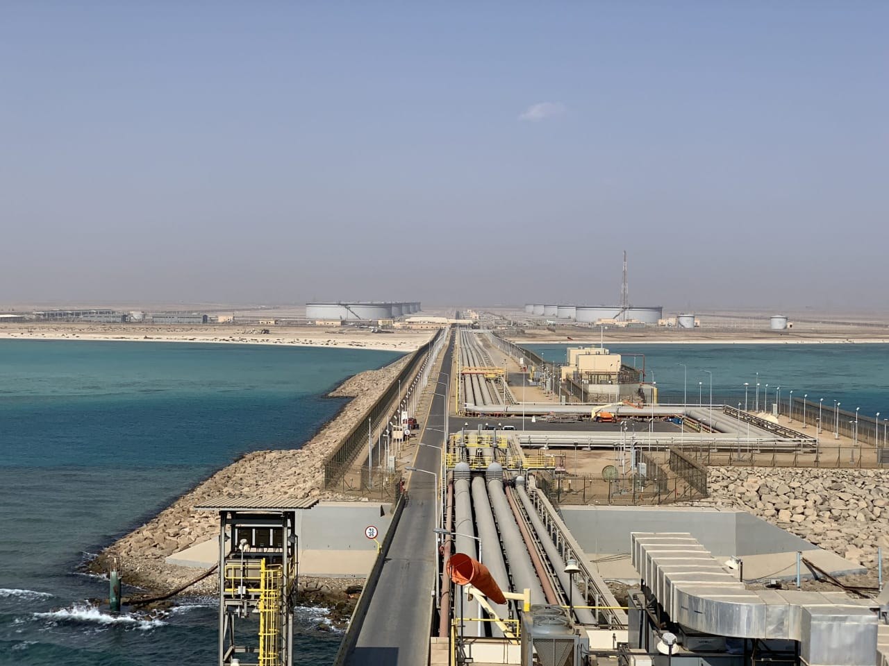 السعودية تستأنف تحميل النفط من ينبع بعد إعادة تشغيل خط شرق-غرب