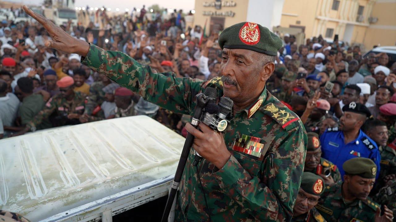 البرهان يشيد بتضحيات مواطني وادي حلفا والولاية الشمالية وإسنادهم لمعركة الكرامة