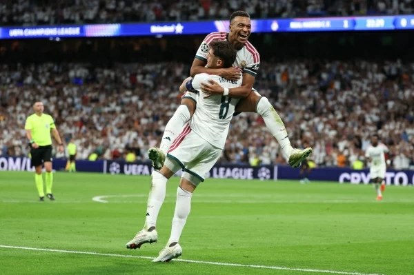 ريال مدريد يستعيد الروح برباعية أمام لايبزيج قبل الكلاسيكو