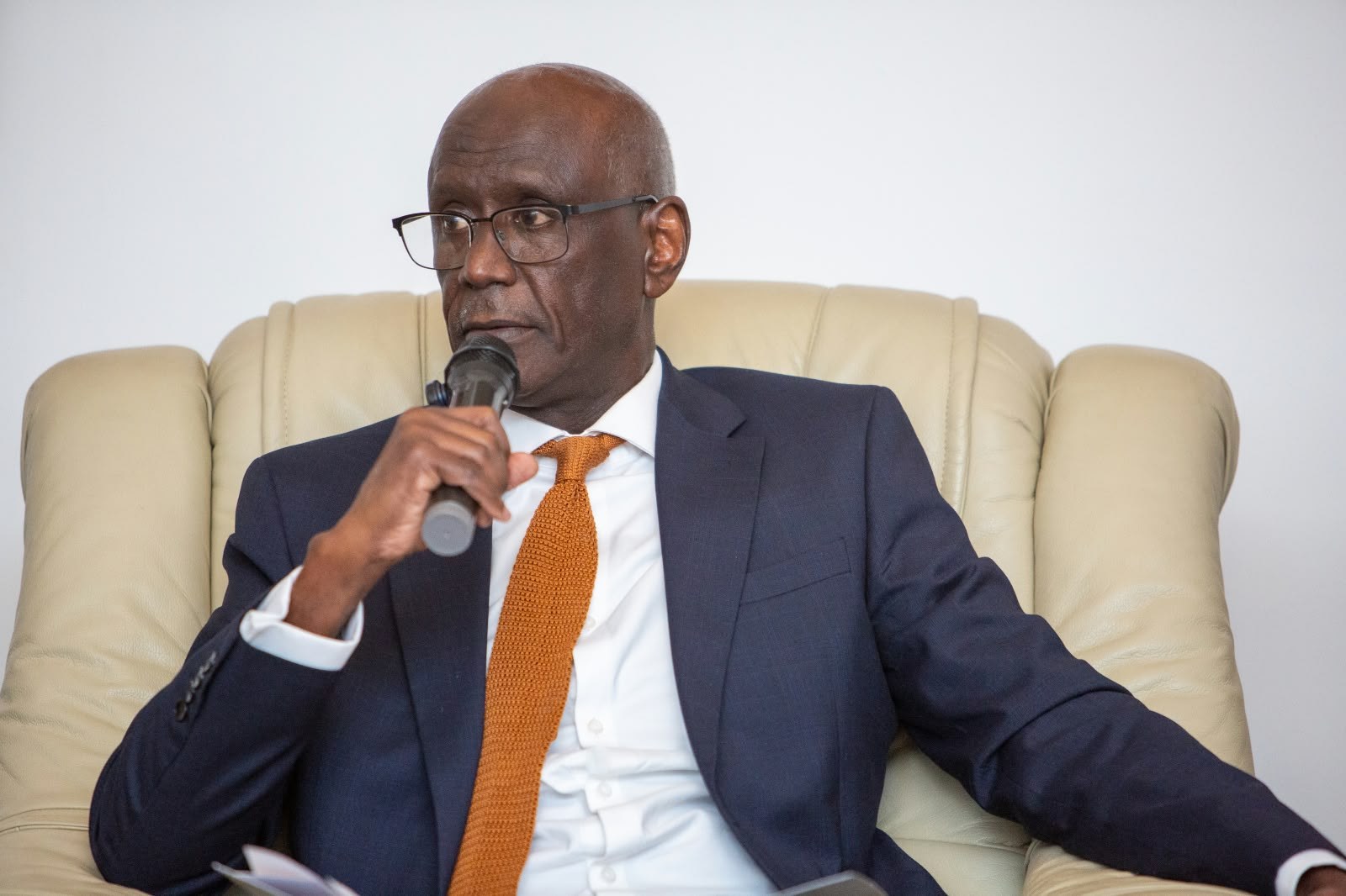 سفارة السودان في لندن تفتح ملف الحرب أمام الإعلام البريطاني.. اتهامات بالتدخل الخارجي وتحذير من تداعيات سقوط الفاشر