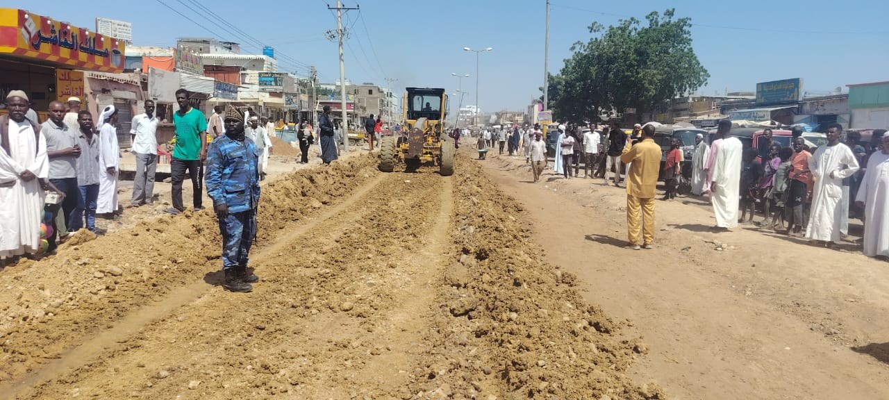 وزير الموارد البشرية ووالي النيل الأبيض يتفقدان مشروعات الطرق وإعادة الإعمار بالدويم