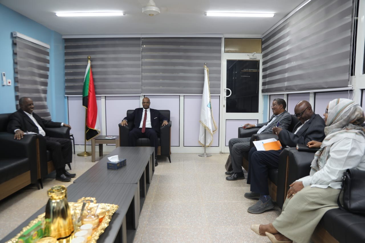 وزير التعليم السوداني يبحث مع اليونيسف دعم 851 مدرسة.. منح دراسية ومعينات تعليمية وحوافز للمعلمين