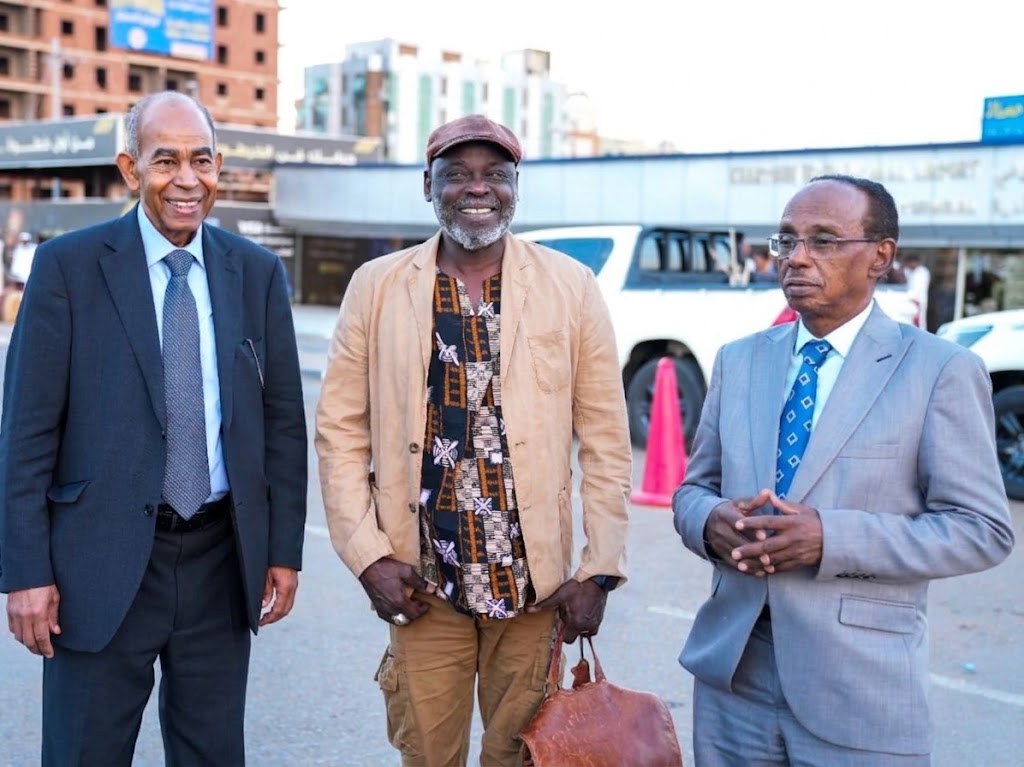 بركة ساكن يعود إلى السودان وينضم إلى لجنة تهيئة الحوار.. خطوة نحو توسيع المشاركة الوطنية